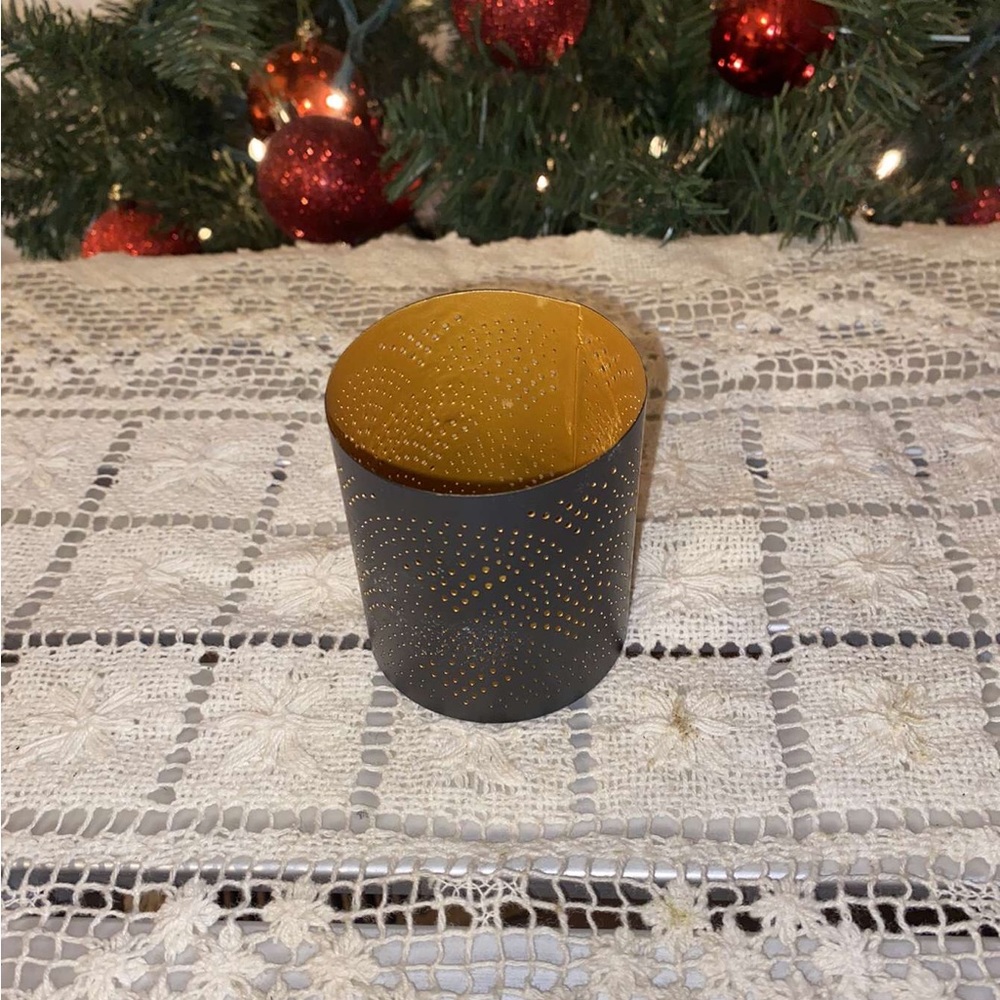 Candle holder